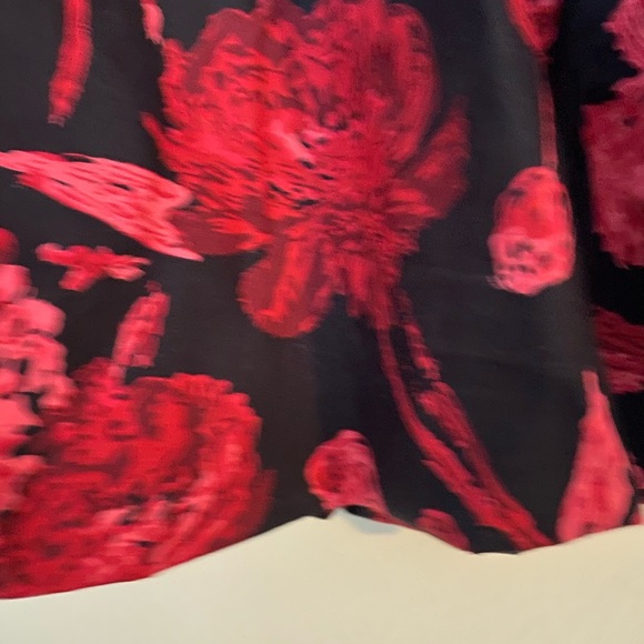 New York & Company Red & Black Bubble Hem Skirt with Floral Print in Size 4 - Picture 9 of 11